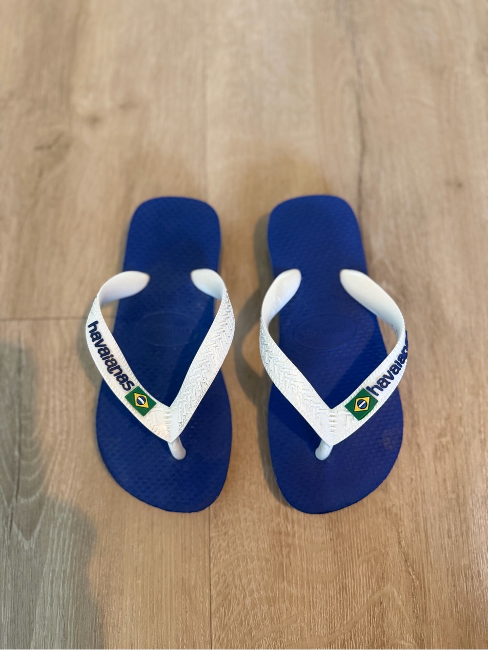 Havaianas Kids boys Royal Blue Flip Flops with White Straps size 27-28